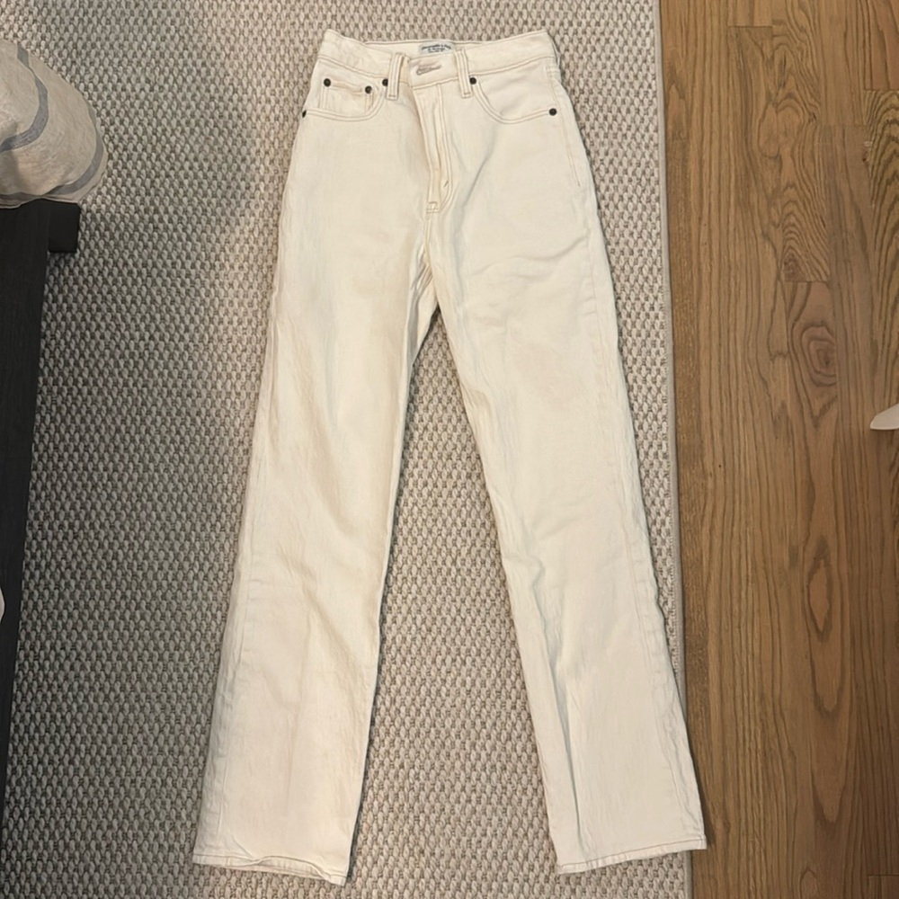Abercrombie The 90s Straight - Ultra High Rise - White Jeans